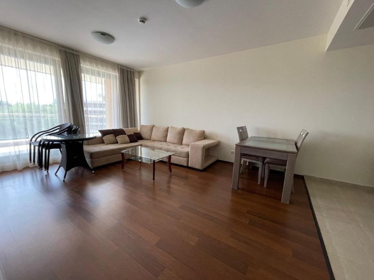 In Peter House Apartment Slantschew brjag