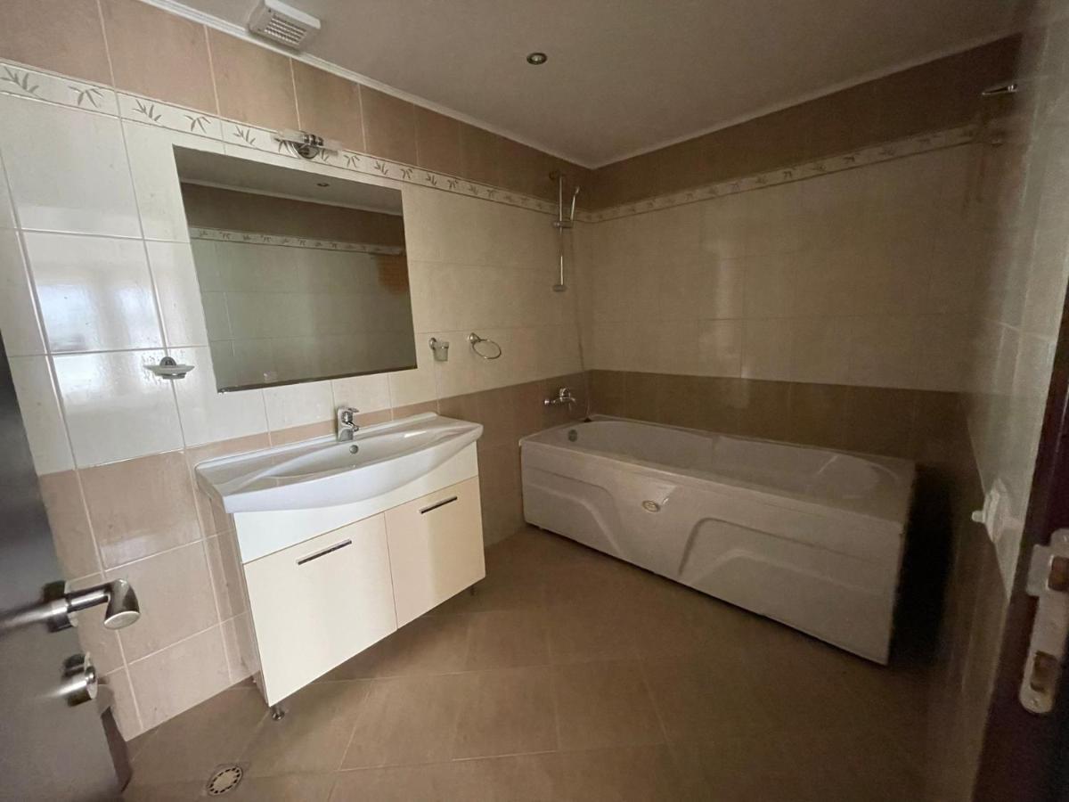 Apartment In Peter House