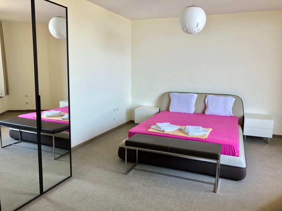 Apartment In Peter House *